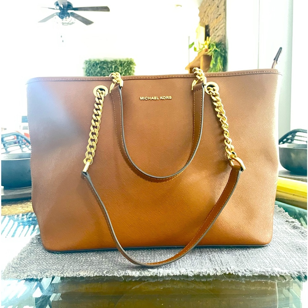 Michael Kors “Jet Set Travel Tote” classic clean inside, perfect condition!